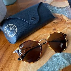 Ray Ban Round Fleck sunglasses